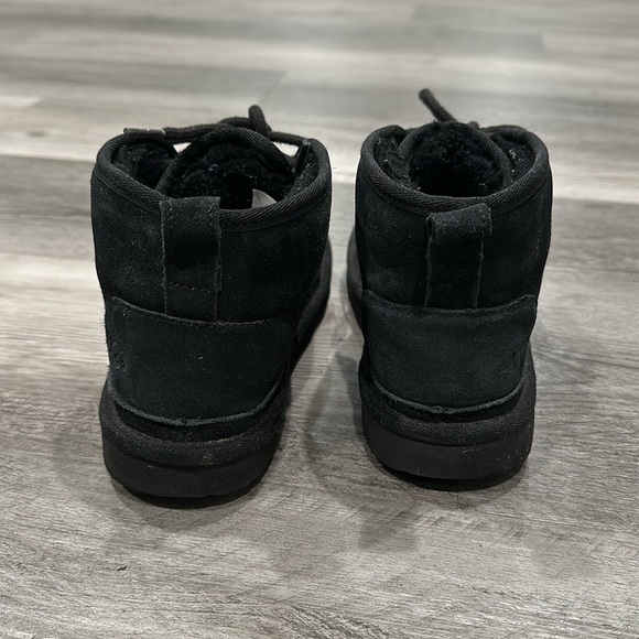 UGG neumel ii boots kids size US 3, used - Picture 2 of 4